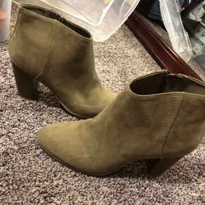 ✨4 for $25✨ bundle for less..